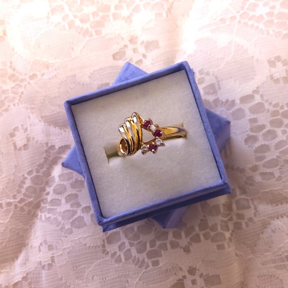 VTG Girls Women’s Clear & Red Crystal Gold Tone Vintage Ring Size 8 or 9